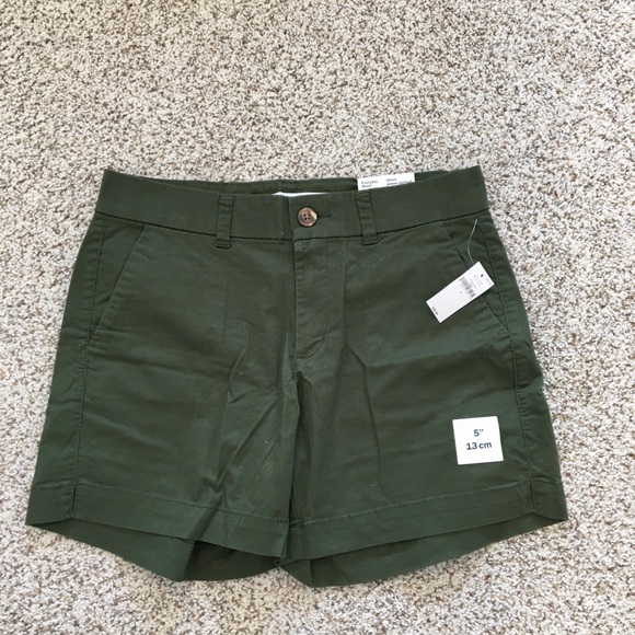 Old Navy  5” Khaki Shorts - Picture 3 of 4